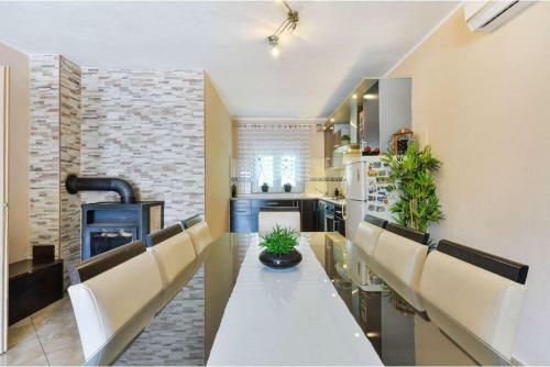 Meri Holiday Home