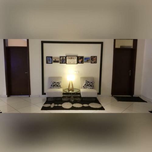 A Private Room In Designer & Serviced Apartment.
