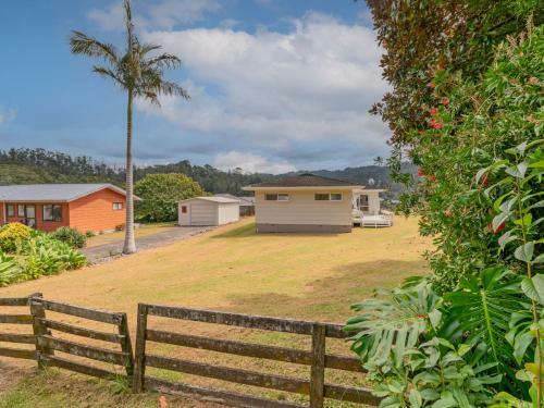Retro Retreat - Tairua Holiday Home