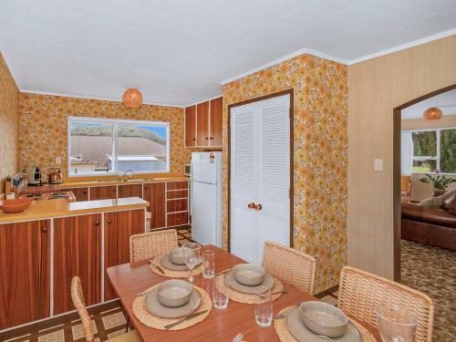 Retro Retreat - Tairua Holiday Home