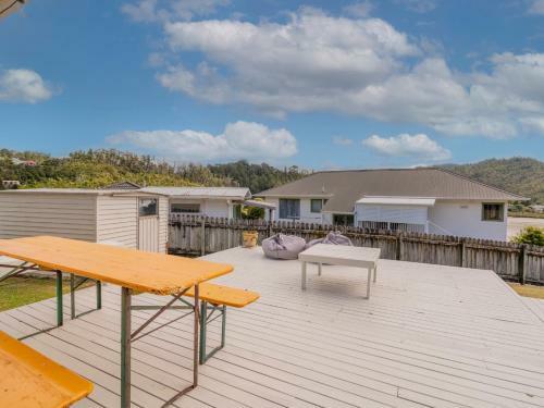 Retro Retreat - Tairua Holiday Home