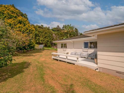 Retro Retreat - Tairua Holiday Home