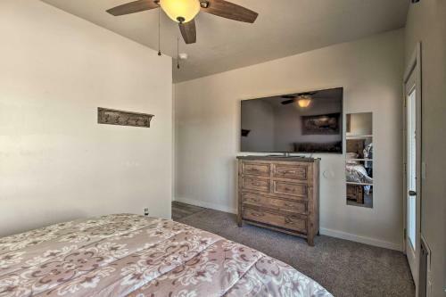 Quaint Show Low Home With Balcony And Lake Views!