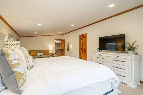 New! Hot Springs Area Home With Dock On Lake Hamilton!