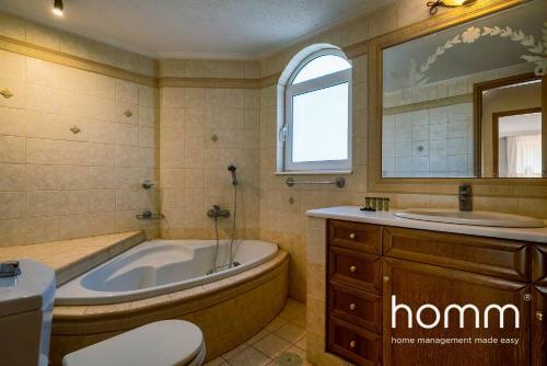 Villa Phoceus Homm Residence With Pool & Garden