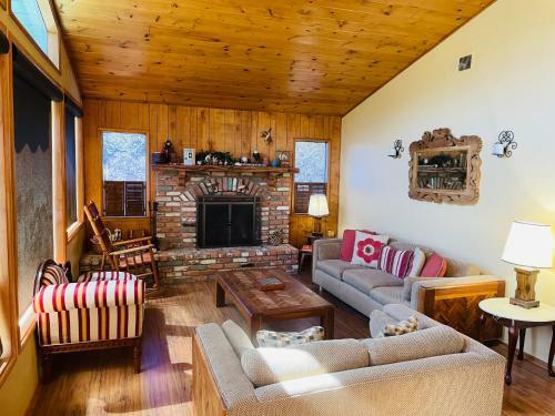 Sunset Mountain View Retreat W/ 2 Living Rooms