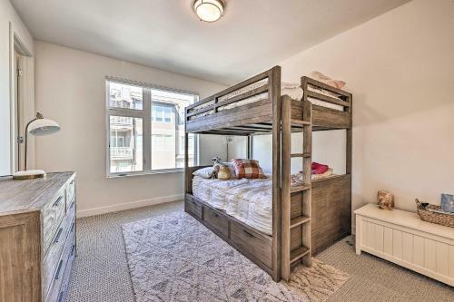 Apartamento Luxe Retreat With Rooftop Less Than Half Mi To Beach!