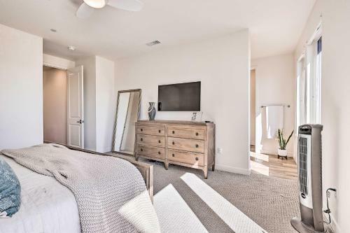 Apartamento Luxe Retreat With Rooftop Less Than Half Mi To Beach!