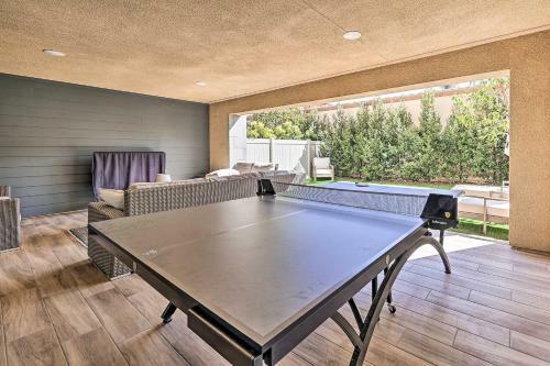 Apartamento Luxe Retreat With Rooftop Less Than Half Mi To Beach!