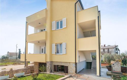 Nice Apartment In Lovrecica With Wifi And 2 Bedrooms