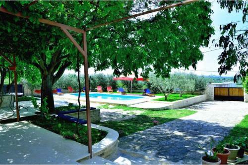 Apios Holiday Home