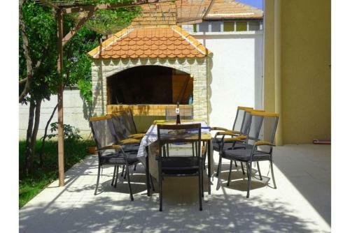 Apios Holiday Home
