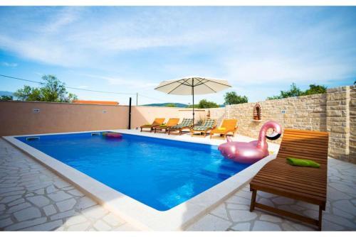 Leon Holiday Home