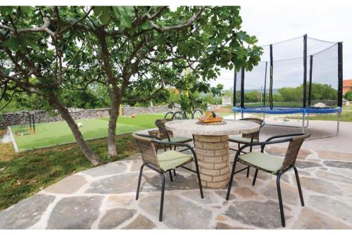 Leon Holiday Home