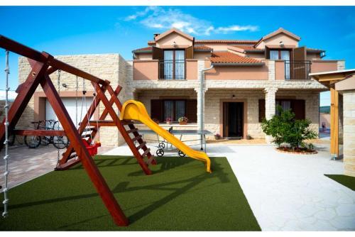 Leon Holiday Home