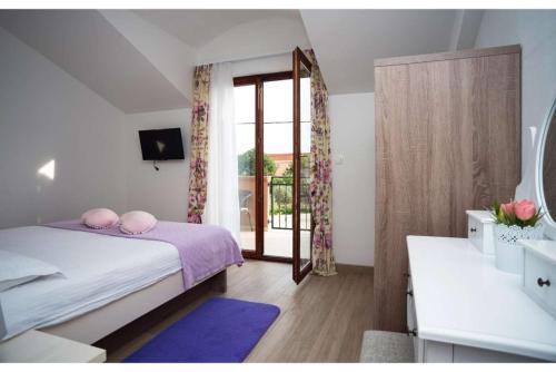 Leon Holiday Home