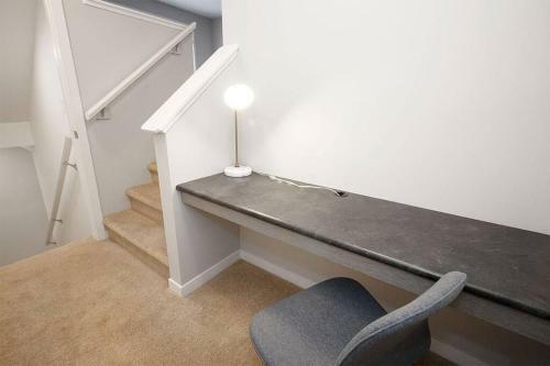 Modern And Comfortable Townhouse In South Winnipeg