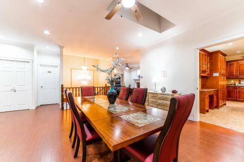 Lee's Place