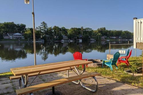 Apartamento Cottage With River Front & Minutes Away From Beach