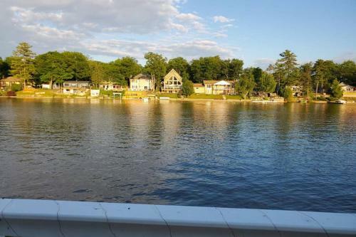 Apartamento Cottage With River Front & Minutes Away From Beach