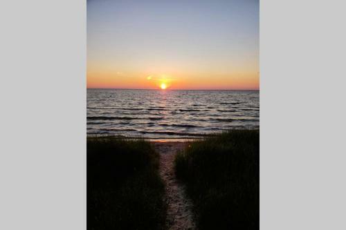 Apartamento Cottage With River Front & Minutes Away From Beach