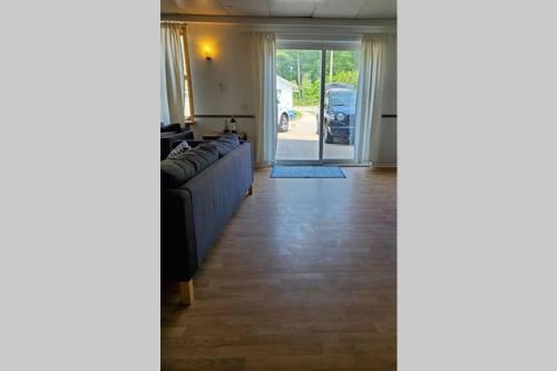Apartamento Cottage With River Front & Minutes Away From Beach