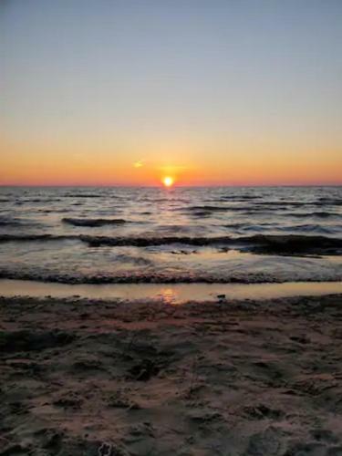 Apartamento Cottage With River Front & Minutes Away From Beach
