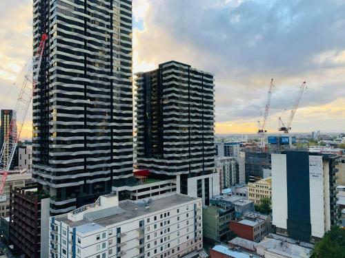 Melbourne Cbd Empire Apartment