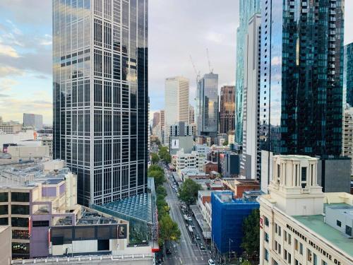 Melbourne Cbd Empire Apartment