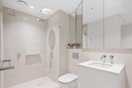 Sharp Modern Melbourne Square Apartment