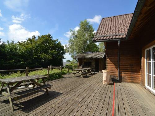 Very Large Chalet With A Sauna, Many Playing Options And Spacious Garden