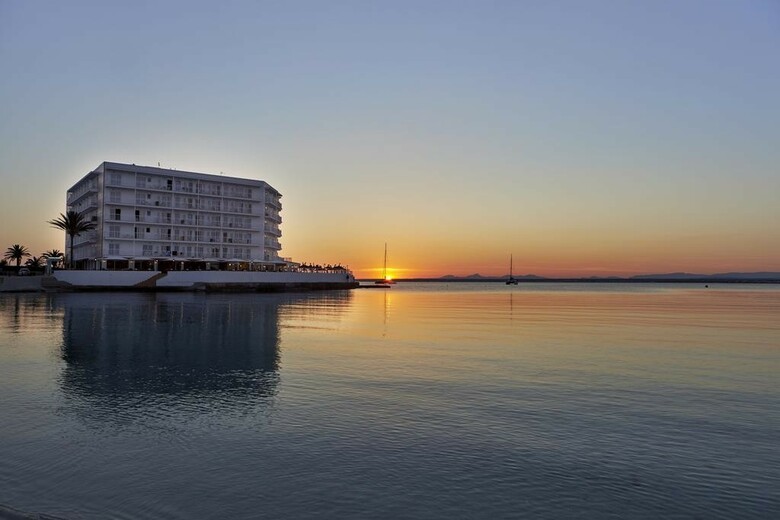 Universal Hotel Marqu�s