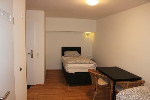 Hostal Hotel Garni Emir