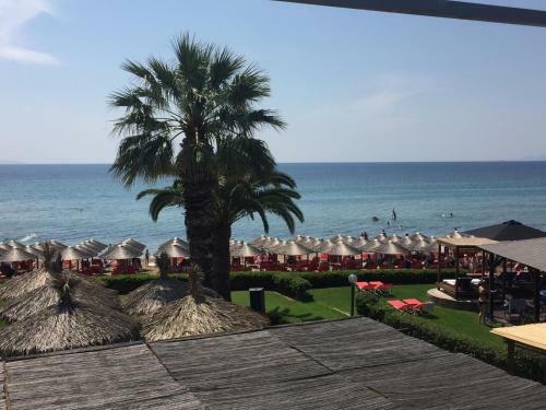 Pink White Marathon Villa Retreat - 5' To Beach