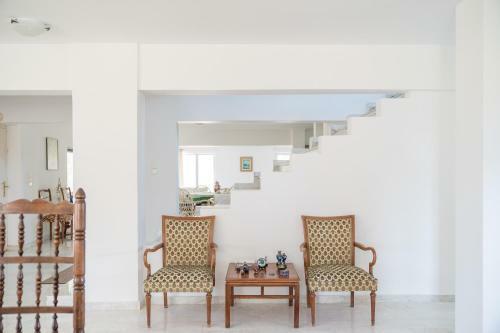 Pink White Marathon Villa Retreat - 5' To Beach