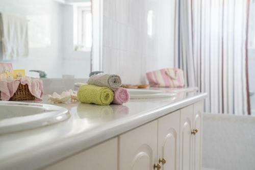 Pink White Marathon Villa Retreat - 5' To Beach
