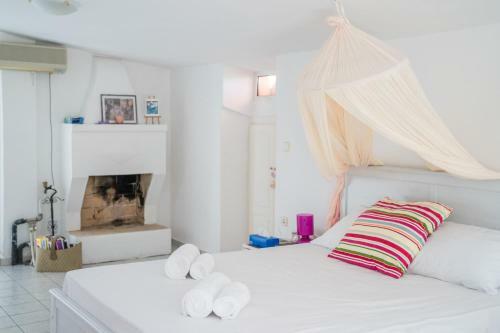 Pink White Marathon Villa Retreat - 5' To Beach