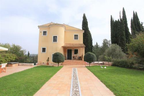 Captain's Countryside Villa For Up To 9 Visitors