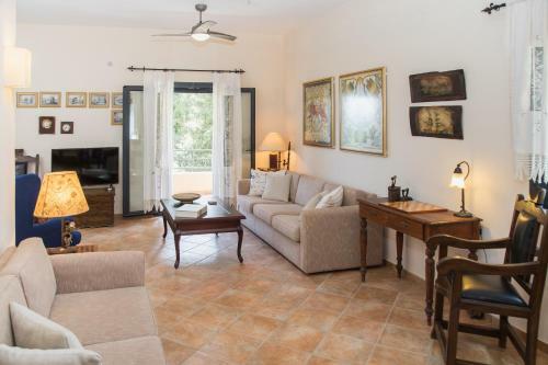 Captain's Countryside Villa For Up To 9 Visitors