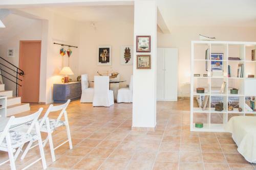 Captain's Countryside Villa For Up To 9 Visitors