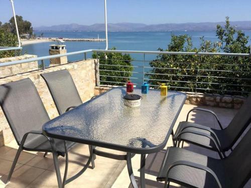 Seafront Apartment In Kiveri, Near Nafplion.