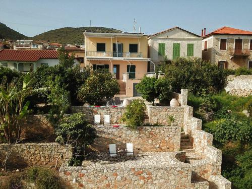 Seafront Apartment In Kiveri, Near Nafplion.
