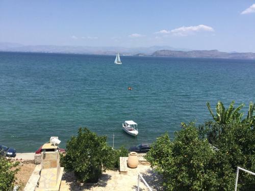 Seafront Apartment In Kiveri, Near Nafplion.