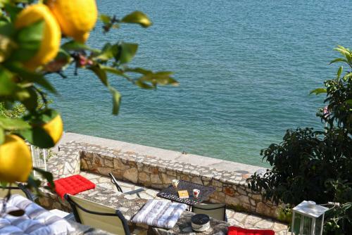 Seafront Apartment In Kiveri, Near Nafplion.