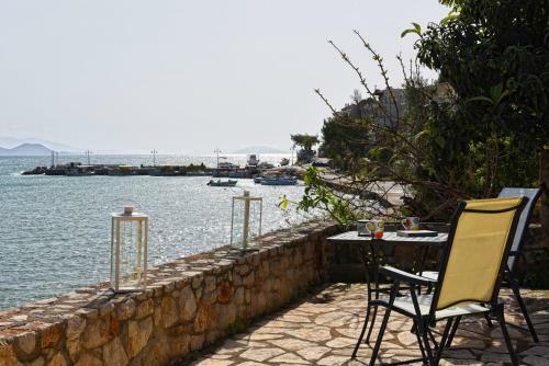 Seafront Apartment In Kiveri, Near Nafplion.
