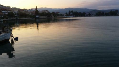 Seafront Apartment In Kiveri, Near Nafplion.