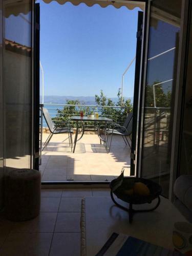 Seafront Apartment In Kiveri, Near Nafplion.