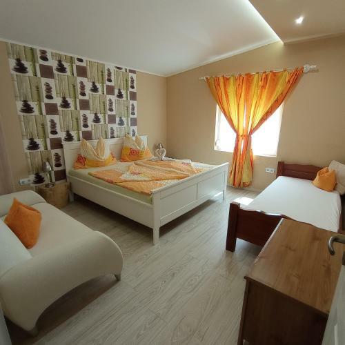 R�zsa Apartman