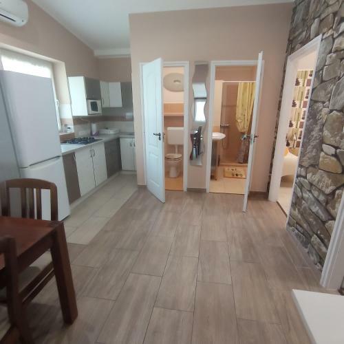 R�zsa Apartman
