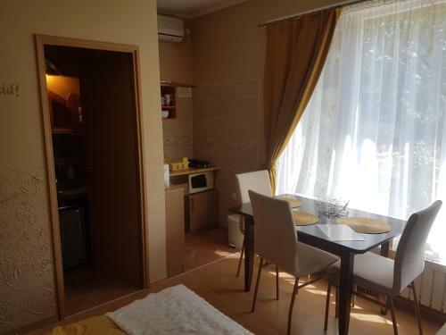 R�zsa Apartman